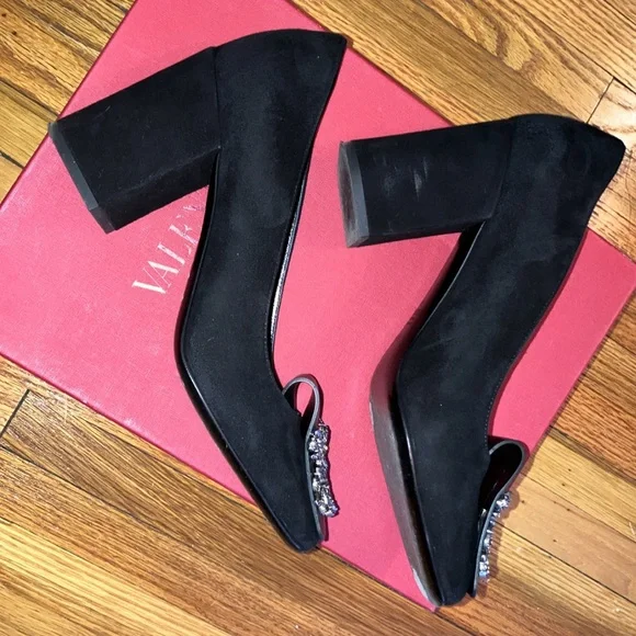 Authentic Valentino pumps with box